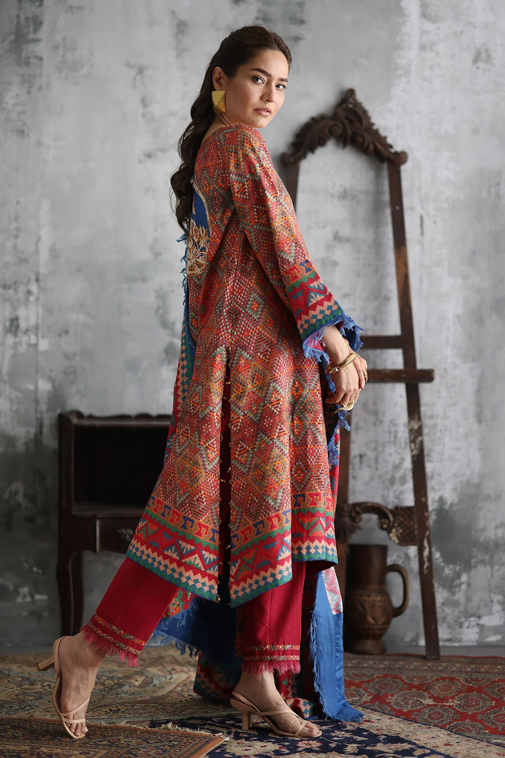 Gul Ahmed 3 Piece Printed Karandi Suit With Printed Karandi Dupatta