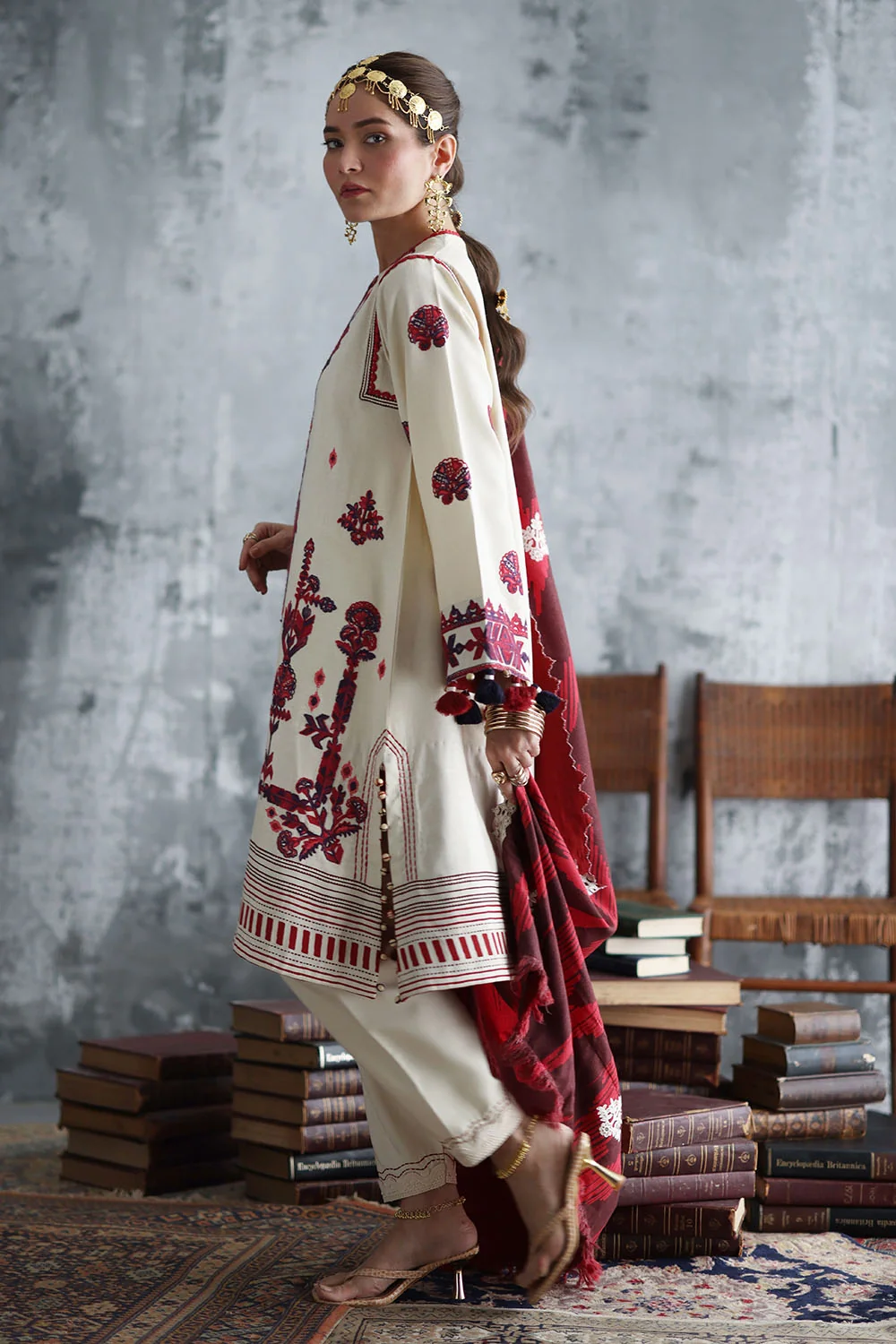 Gul Ahmed 3 Piece Embroidered Printed Karandi Suit With Printed Karandi Dupatta